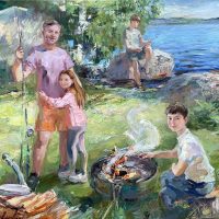 Perhe mökin miljöössä. 60 x70 cm, öljy kankaalla, 2024 Tilausmuotokuva useammista asiakkaiden valokuvista. Ainutlaatuinen yllätyslahja perheelle.